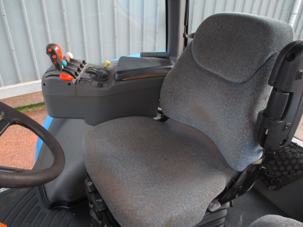 New Holland TG285