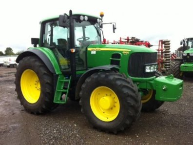 John Deere 6930