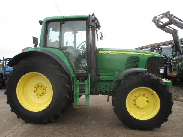 John Deere 6820