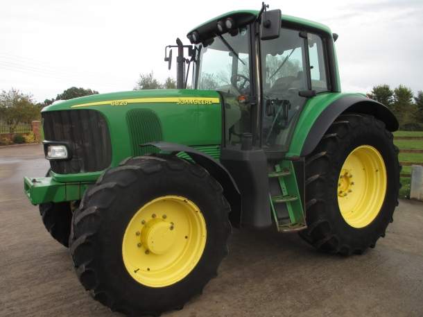 John Deere 6820