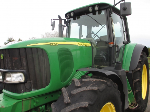 John Deere 6820