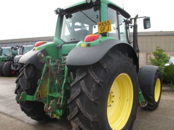 John Deere 6820