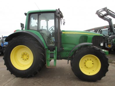 John Deere 6820