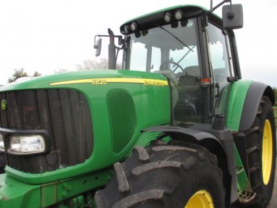 John Deere 6820