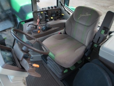 John Deere 6820