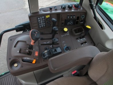 John Deere 6820