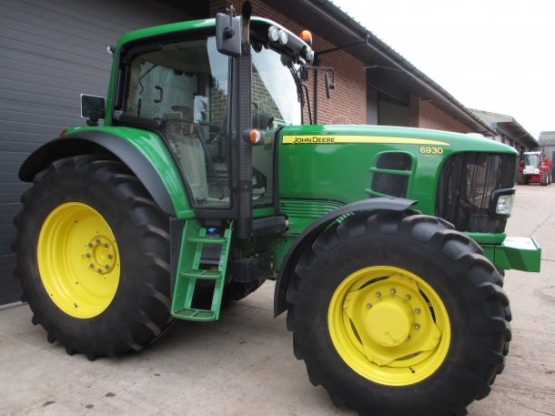 John Deere 6930