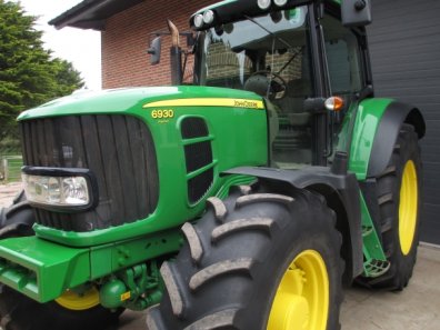 John Deere 6930