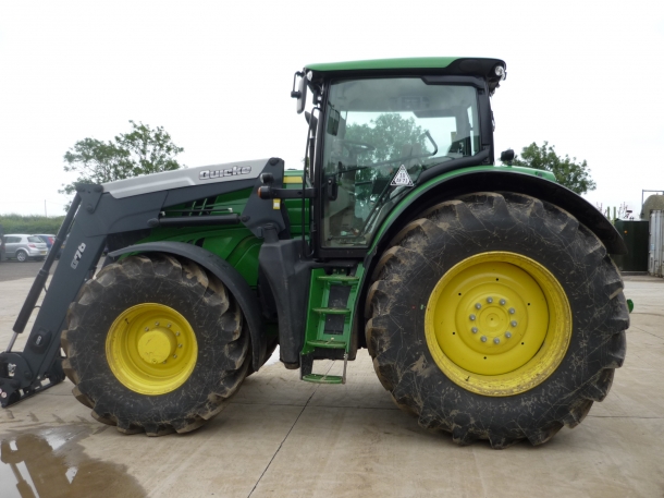John Deere 6210R