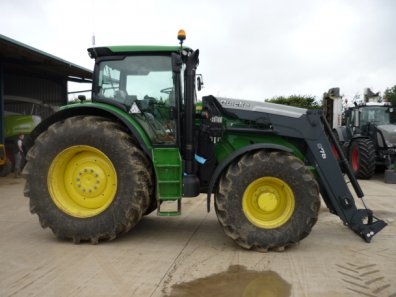 John Deere 6210R