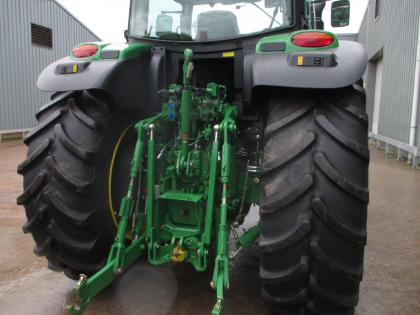 John Deere 6210R