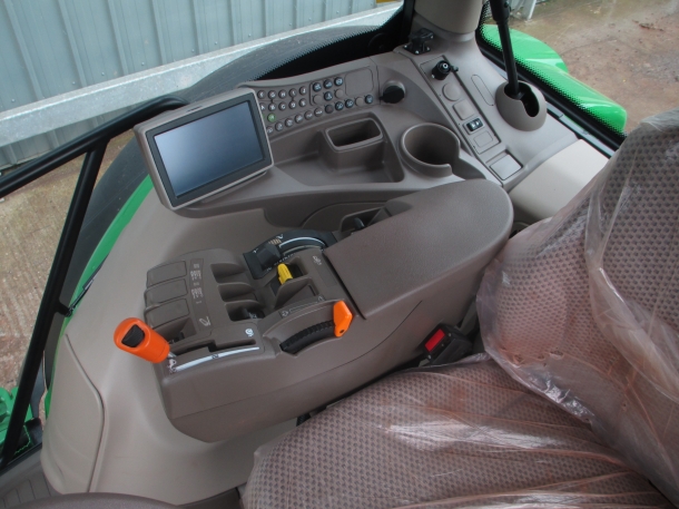 John Deere 6210R