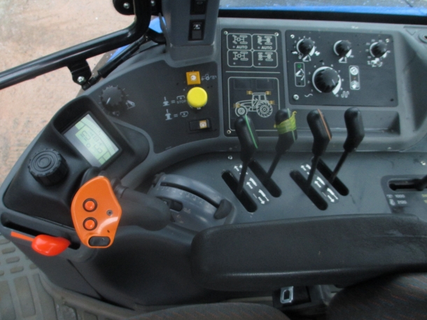 New Holland TM155