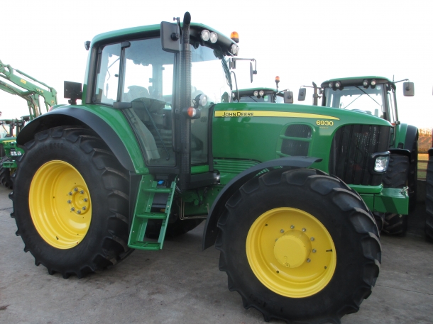 John Deere 6930