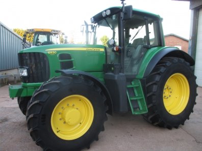 John Deere 6930