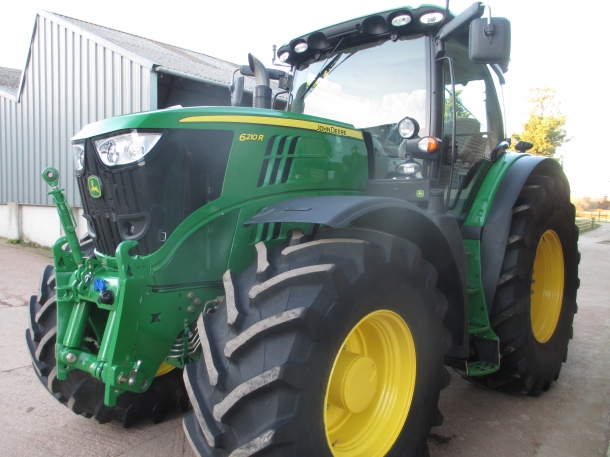 John Deere 6210R