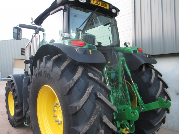 John Deere 6210R