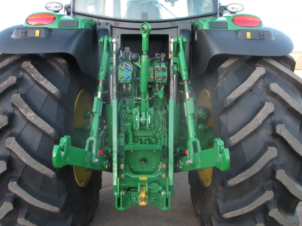 John Deere 6210R