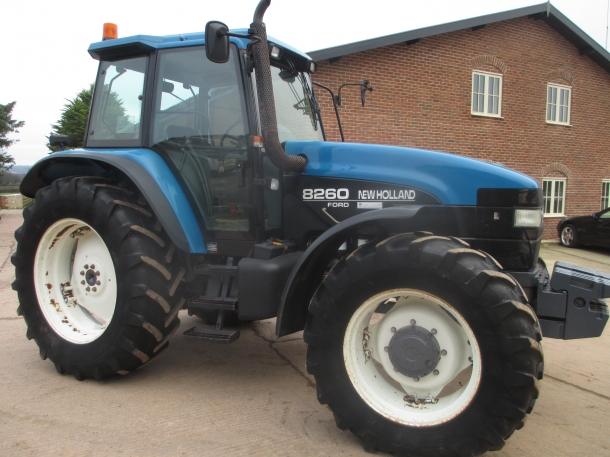New Holland 8260