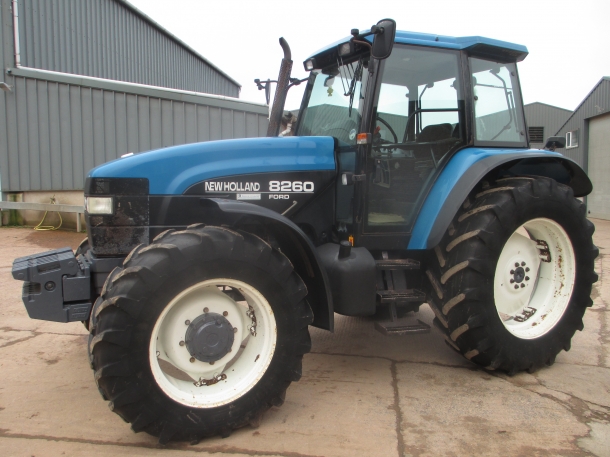 New Holland 8260