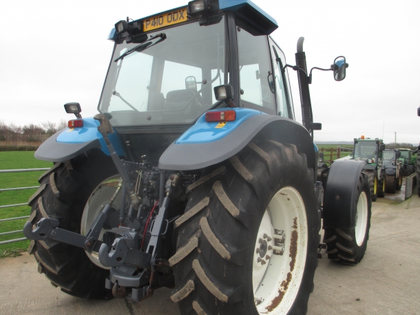 New Holland 8260
