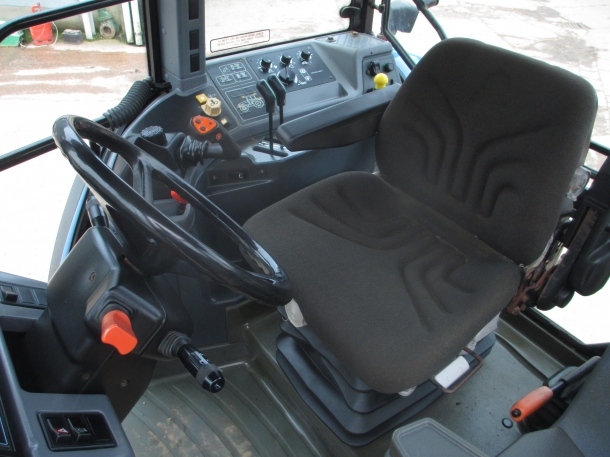 New Holland 8260