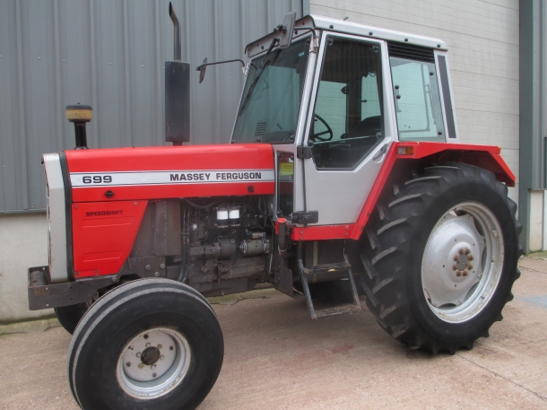 Massey Ferguson 699