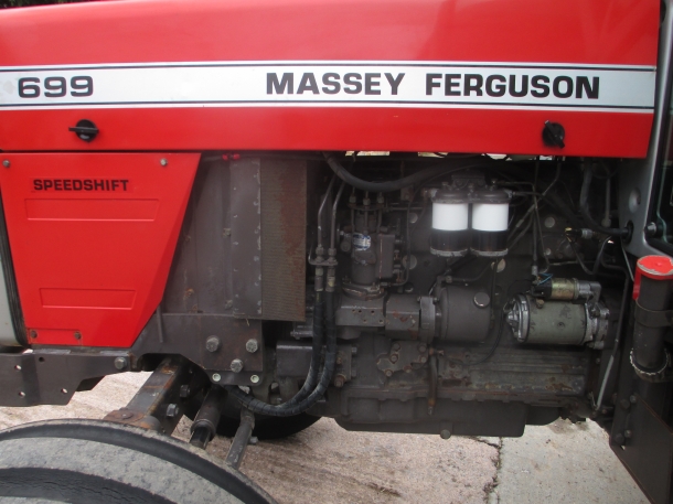 Massey Ferguson 699