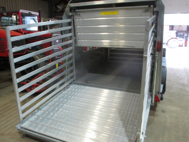 Ifor Williams TA510G3-14 tri-axle trailer