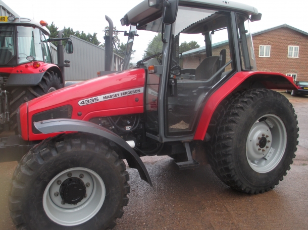 Massey Ferguson 4335