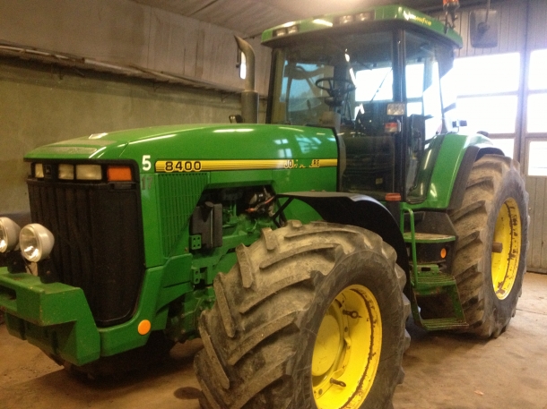 John Deere 8400