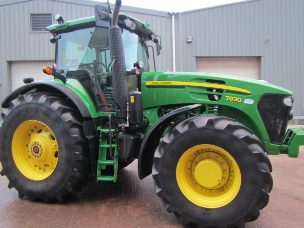John Deere 7930