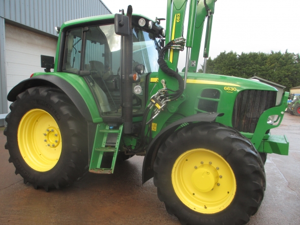 John Deere 6630