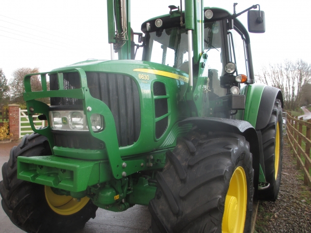 John Deere 6630