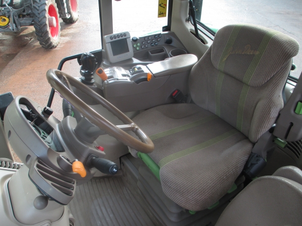 John Deere 6630