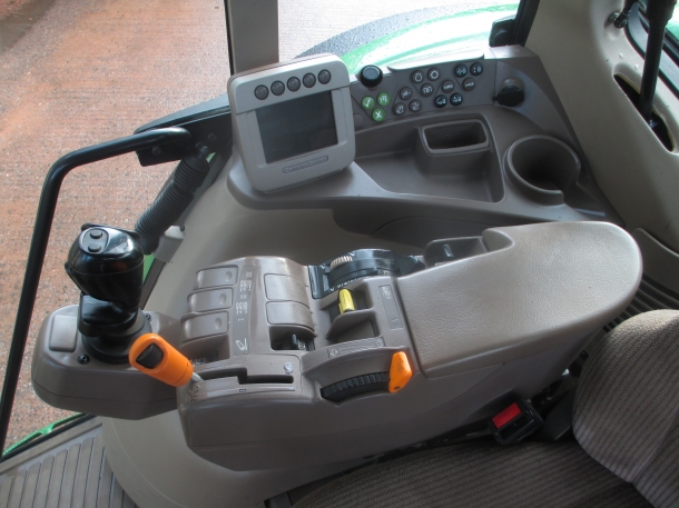 John Deere 6630