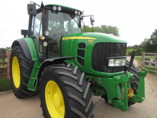 John Deere 7530