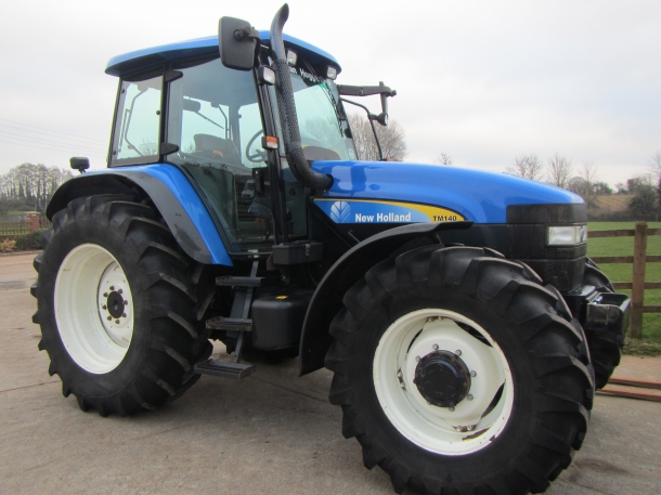 New Holland TM140