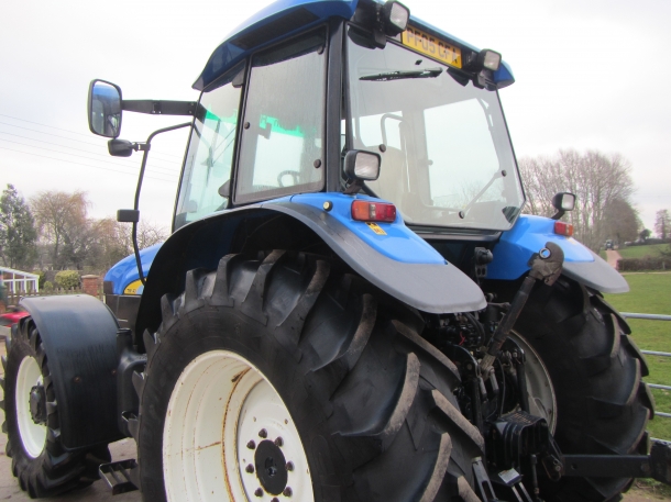 New Holland TM140