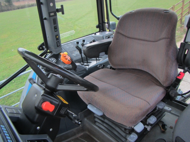 New Holland TM140
