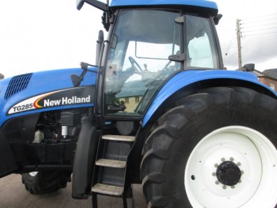 New Holland TG285