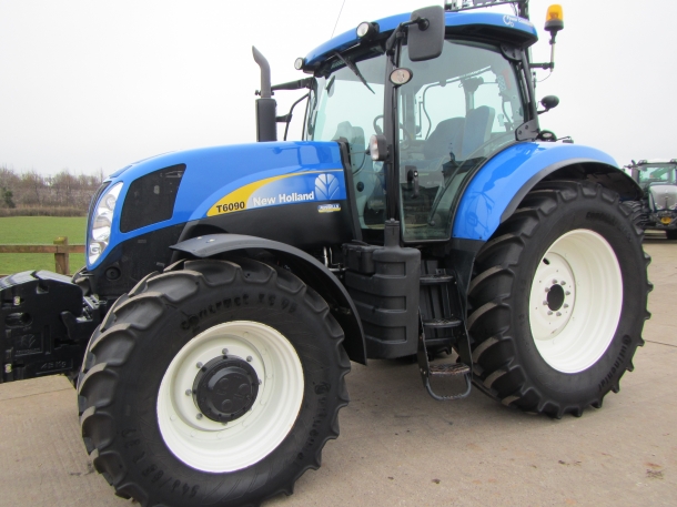 New Holland T6090