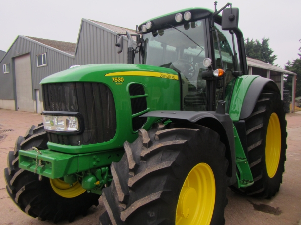 John Deere 7530
