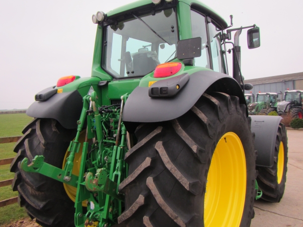 John Deere 7530