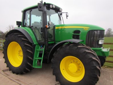 John Deere 7530