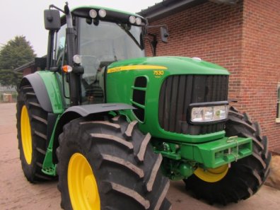 John Deere 7530