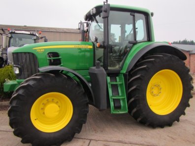 John Deere 7530