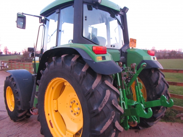 John Deere 6410