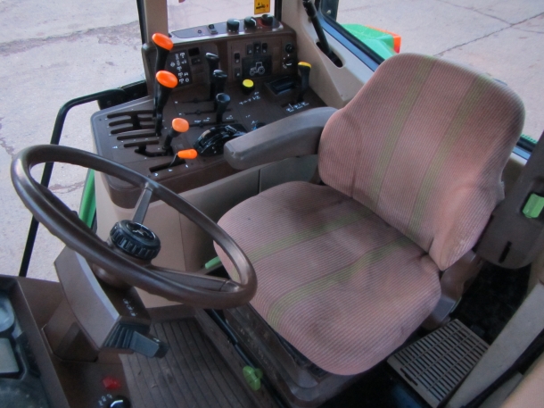 John Deere 6410