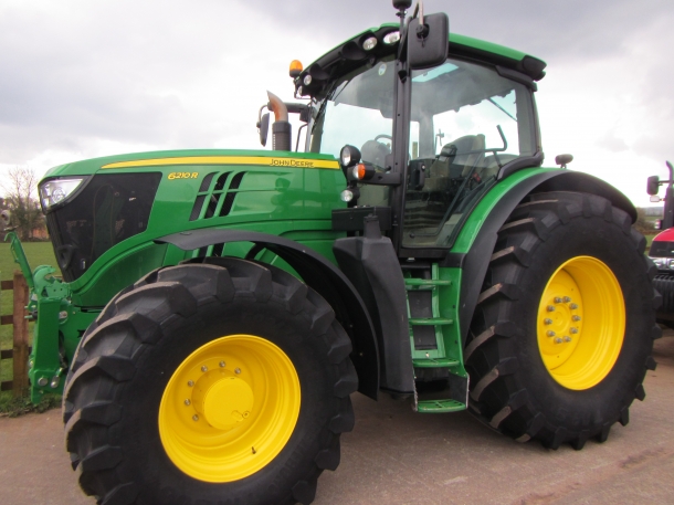 John Deere 6210R
